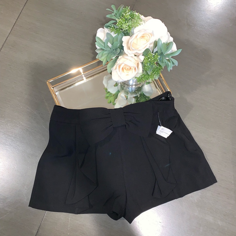 Black ribbon short. NWT. Size small.